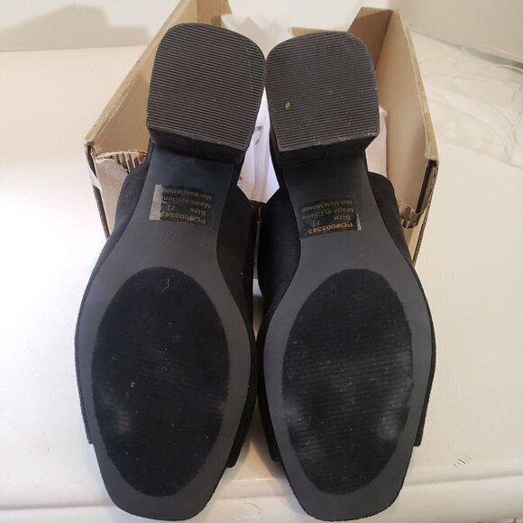 Journee Collection Adelaide slides size 7.5 - Picture 9 of 10